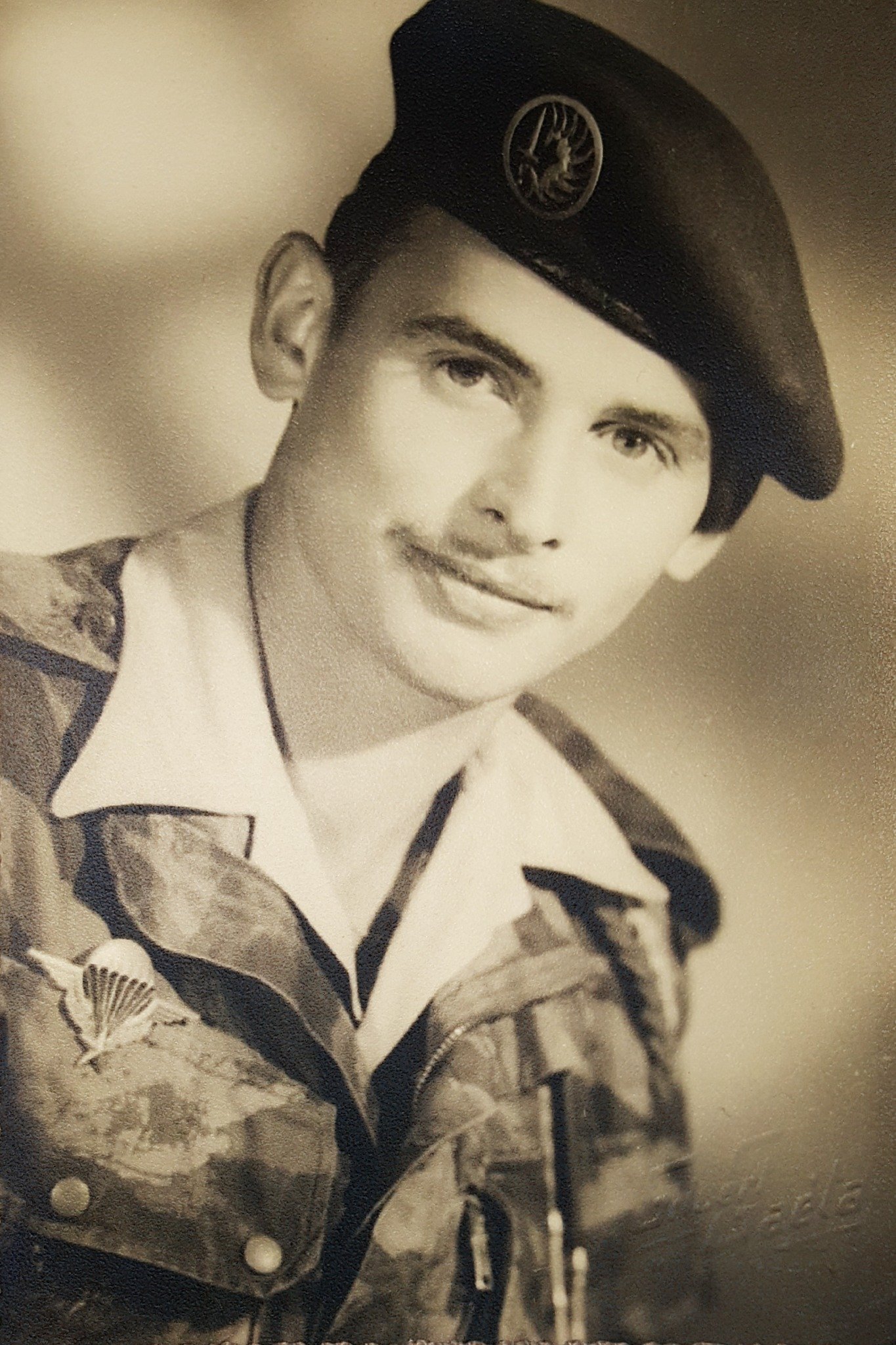 Portrait ancien du parachutiste avant restauration